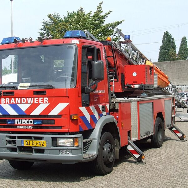 Brand in camper verstoort verkeer op Haarlemmerweg