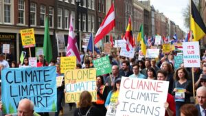 Klimaatmars in Amsterdam trekt duizenden deelnemers