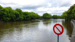 Negatief zwemadvies voor Amstel en grachten