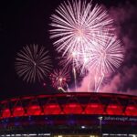 Ajax-hooligans vieren 50 jaar F-side met vuurwerk